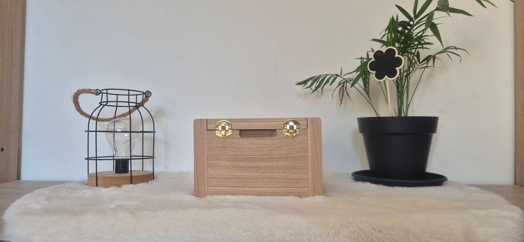 Coffret en bois avec fermoirs dorés