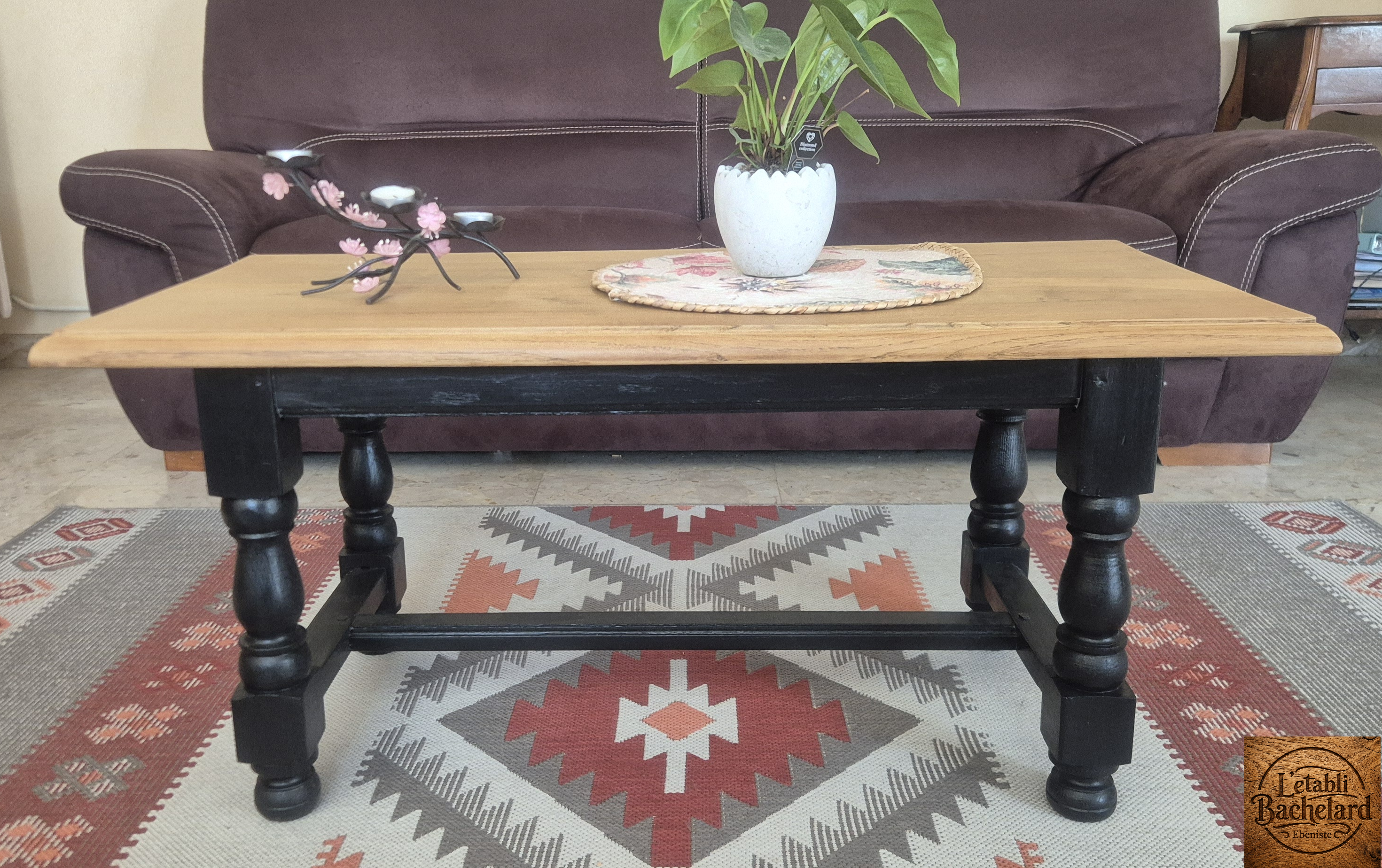 Table basse relooké en bois massif - Pièce unique