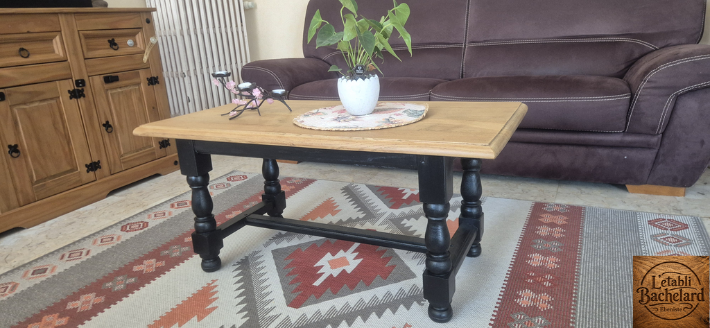 Table basse relooké en bois massif - Pièce unique