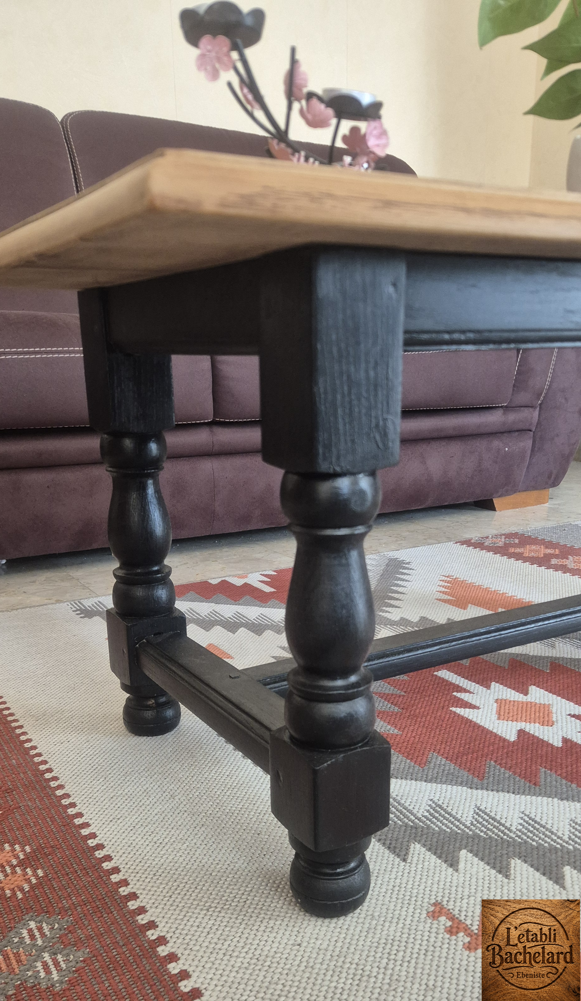 Table basse relooké en bois massif - Pièce unique