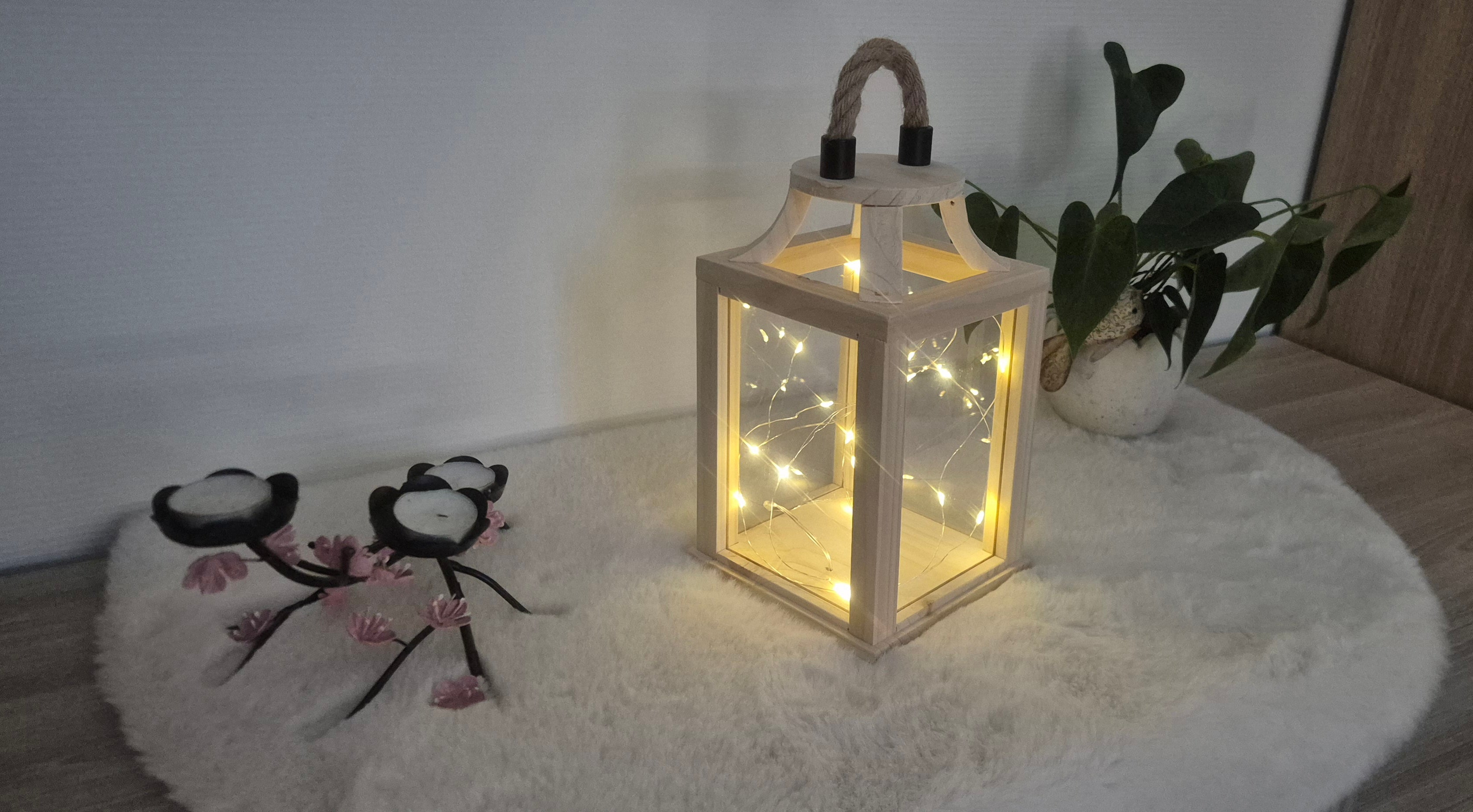 Lanterne lumineuse en bois massif