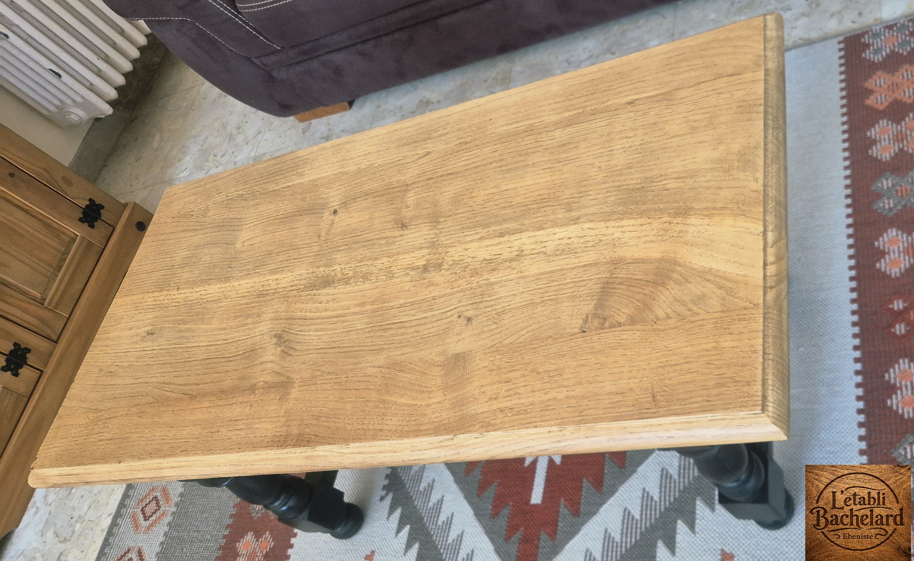Table basse relooké en bois massif - Pièce unique